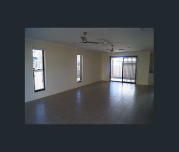 Townhouse at the end of town - Photo 1