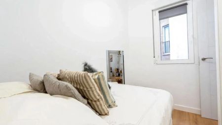 2-bedroom apartment for rent in Almagro, all bills included - Foto 2
