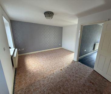 3 bed Town House - To Let - Photo 4