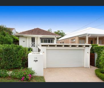 FABULOUS POOL AND ENTERTAINMENT AREA IN ASCOT - Photo 5