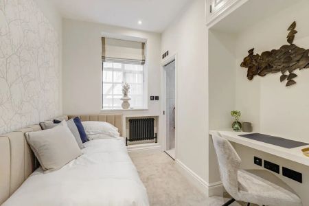 3 bedroom flat in Mayfair - Photo 5