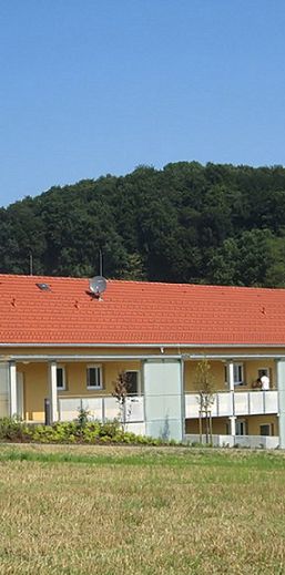 Wunderschöne GARTENWOHNUNG mit 4 Zimmern und Küche - Foto 1