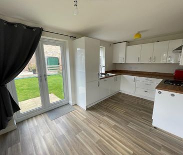 3 bedroom semi-detached house to rent - Photo 2