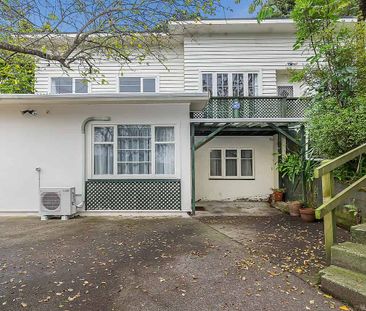 Recently renovated 2BR Flat in Tawa, Wellington - Photo 5