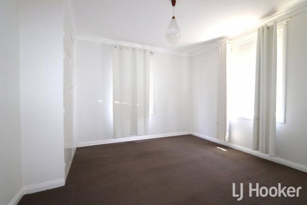 Tidy 2 bedroom cottage located on Belgravia - Photo 1