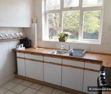 3 bedroom semi-detached bungalow to rent - Photo 6