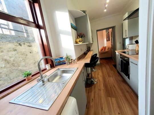 2 bedroom flat to rent - Photo 1