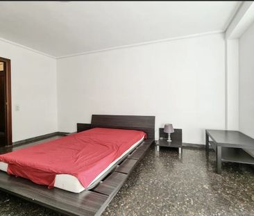 Carrer de Jaume Roig, Valencia, Valencian Community 46010 - Photo 2