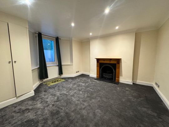 Grovehill Road, Redhill, RH1 - Photo 1