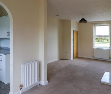 3 bedroom semi-detached house to rent - Photo 5
