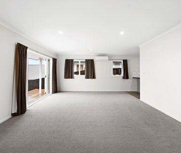74 Queens Avenue – Comfortable Three Bedroom Home - Photo 2