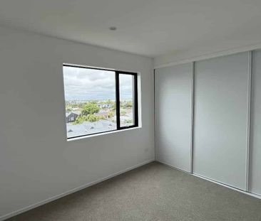 Prime Location - 3-Bedroom Townhouse - Photo 2