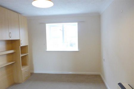 2 bedroom retirement property to rent - Photo 3