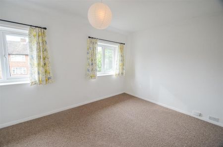 2 bedroom end of terrace house to rent - Photo 3