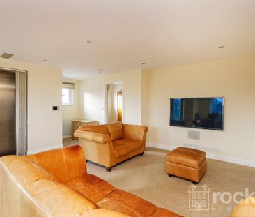 2 bedroom penthouse to rent - Photo 1