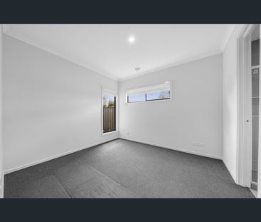 35 Tucholsky Drive, Kalkallo, Vic 3064 - Photo 4