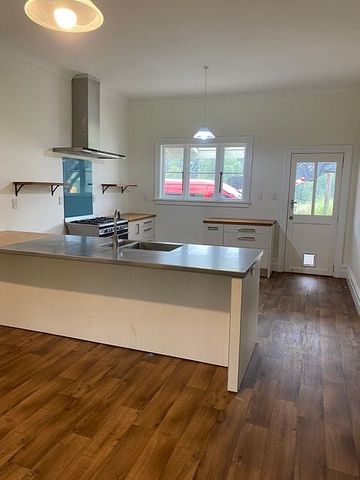 5 bedroom house in rural setting, move in ready - Photo 4