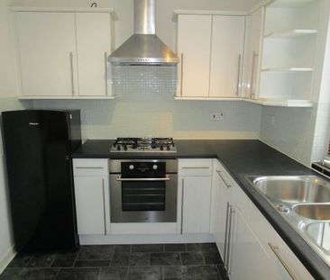 2 bedroom semi-detached house to rent - Photo 6