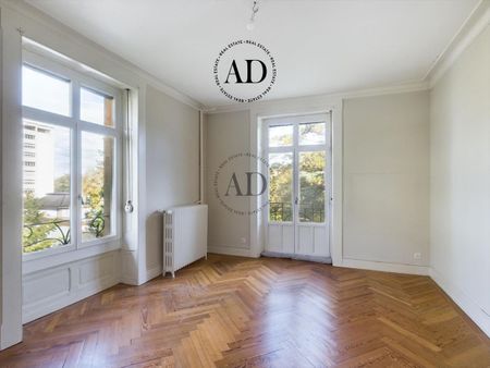 Appartement hausmannien dans le centre - Photo 3