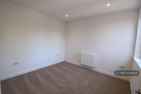 4 bedroom terraced house to rent - Photo 4