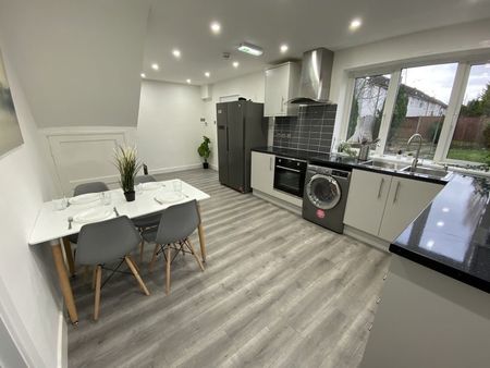 Room in a Shared House, Robin Hood Road, CV3 - Photo 4