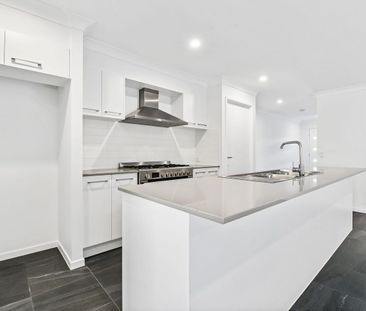 Modern 4-Bedroom Family Home in Palmview - Photo 3