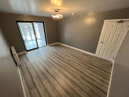 6 bedroom semi-detached house to rent - Photo 2