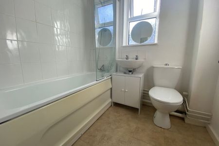 Broadwater Crescent - Photo 4