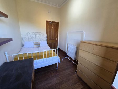 3 bedroom flat to rent - Photo 3