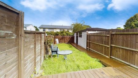 4 bedroom semi-detached house to rent - Photo 4