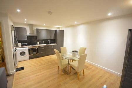 Reigate Road, Epsom, Surrey, KT17 3JZ - Photo 5