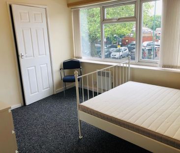 1 bedroom in a flat share to rent - Photo 1