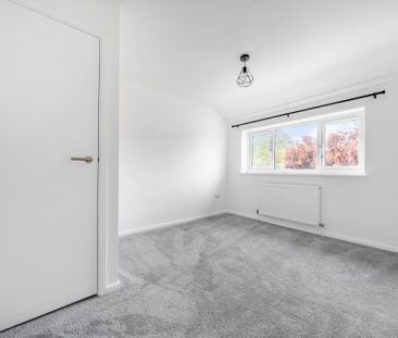 4 bedroom semi-detached house to rent - Photo 3