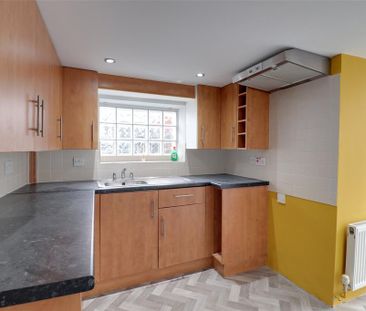 2 bedroom semi-detached house to rent - Photo 6