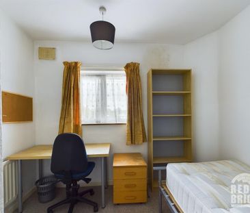 6 bedroom end of terrace house to rent - Photo 4