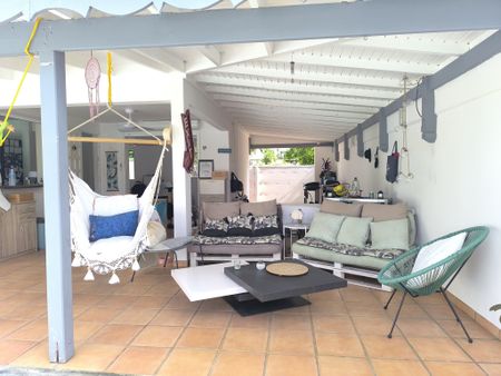 Location Maison 4 pièces 70m² BAIE MAHAULT 97122 - Photo 4