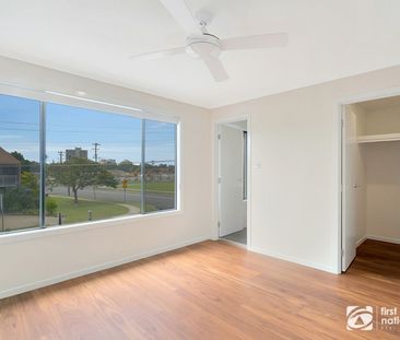 This townhouse is all about lifestyle - Photo 5
