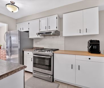 For Lease - 32 Fanshawe Drive, Brampton, Ontario - Photo 3
