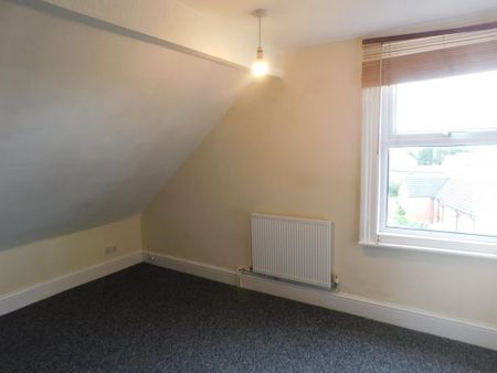 4 bedroom semi-detached house to rent - Photo 3