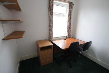 3 bedroom terraced house to rent - Photo 5