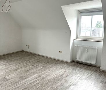 Gemütliche 2 Zimmer Dachgeschoss-Wohnung in Duisburg-Baerl - Photo 2