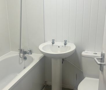 NETHERFIELD - ROOM RENTAL - Photo 6