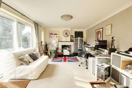 6 bedroom detached house to rent - Photo 2