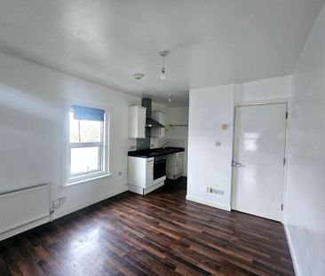 Portswood Road, Southampton - Photo 3