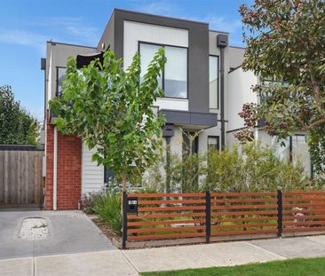 Light filled living in Northcote - Photo 6