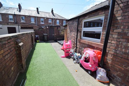 3 bedroom terraced house to rent - Photo 3
