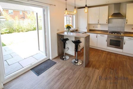 3 bedroom semi-detached house to rent - Photo 4