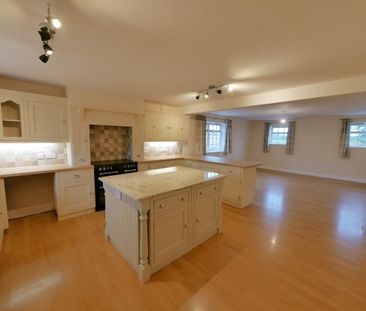 4 bedroom detached house to rent - Photo 3