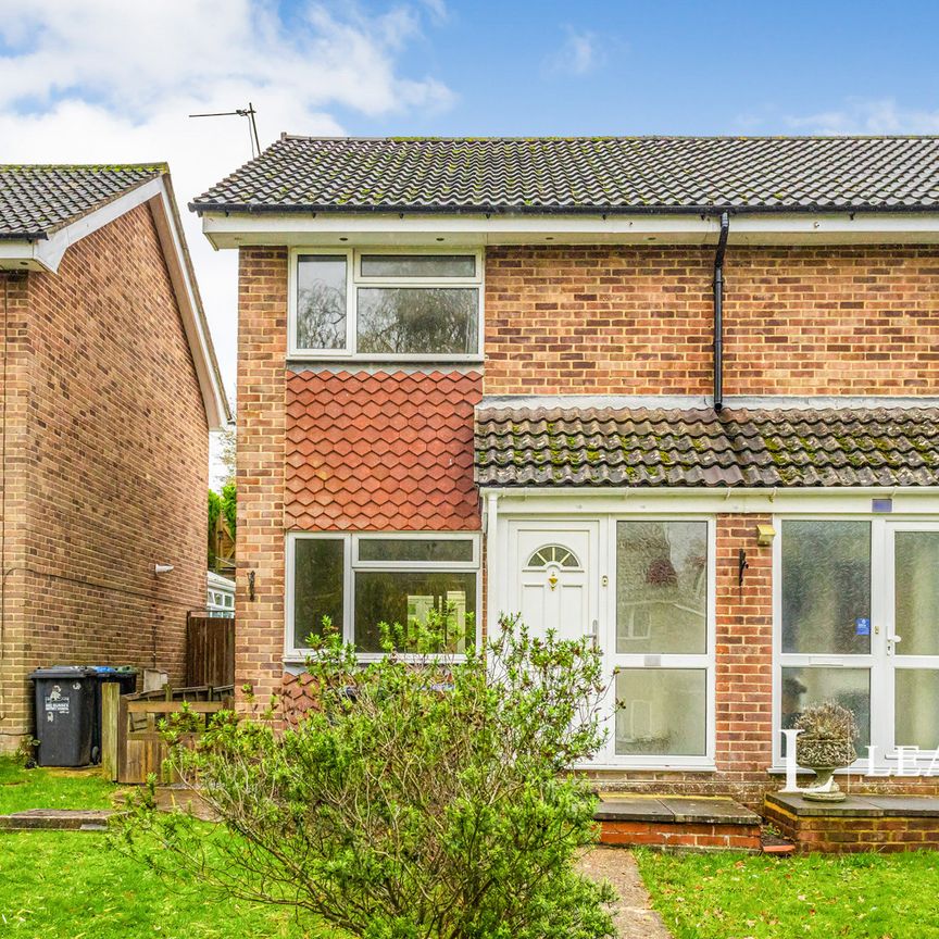 2 bedroom house to rent Hoblands, Haywards Heath, West Sussex, RH16 - Photo 1