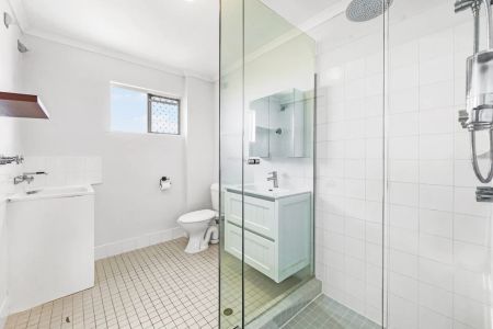 Neat and Tidy Apartment By The Beach - Photo 3